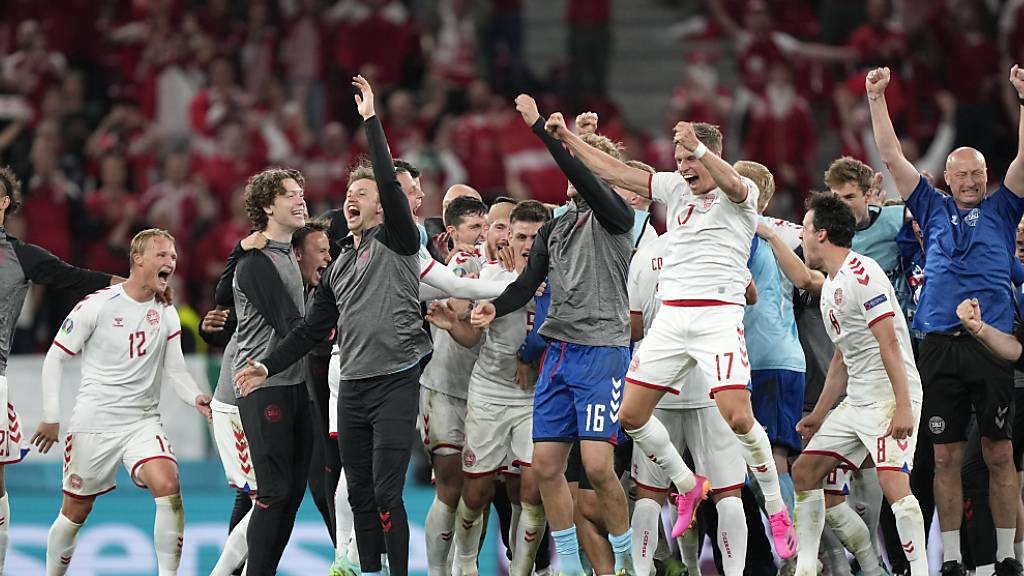 Die dänische Mannschaft jubelt im Parken-Stadion von Kopenhagen