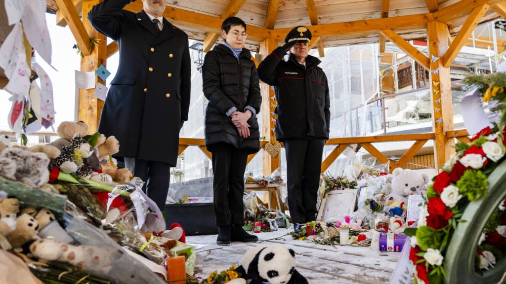Die stellvertretende Referentin der italienischen Botschaft in der Schweiz gedachte am Mittwoch, genau drei Monate nach der Brandkatastrophe, der Opfer der Tragödie von Crans-Montana.