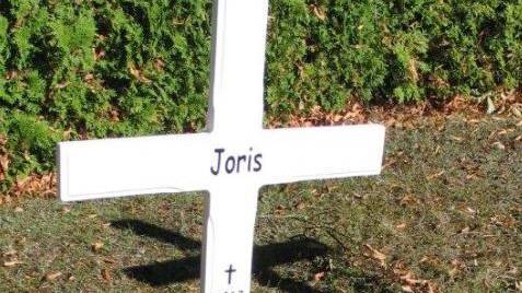 Die Grabstelle von Joris. Hier wurde das tot aufgefundene Baby in aller Stille beerdigt.