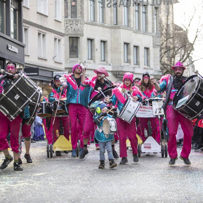 Kunterbunter Fasnachtsumzug begeistert St.Gallen