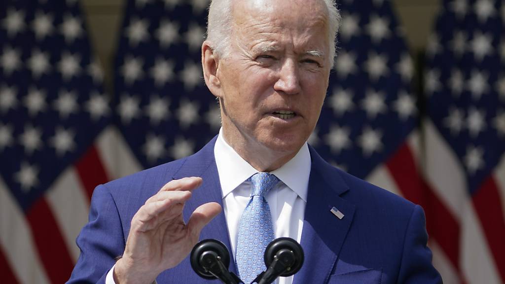 Joe Biden, Präsident der USA, spricht im Rosengarten des Weißen Hauses. Foto: Andrew Harnik/AP/dpa