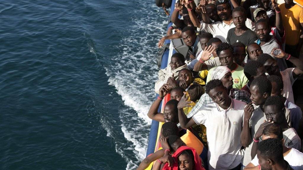 Von Nichtregierungsorganisationen (NGO) aufgenommene Flüchtlinge im Mittelmeer (Archiv)
