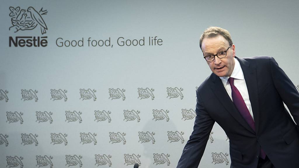 Nestlé-Konzernchef Ulf Mark Schneider profitiert davon, dass in der Coronapandemie mehr Lebensmittel gekauft werden werden: Der Umsatz des Nahrungsmittelmultis stieg auch im zweiten Quartal wieder flott an. (Archivbild)