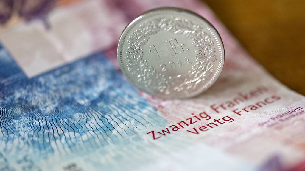 Die Luzerner Regierung will den Staatsangestellten nicht mehr Lohn auszahlen. (Symbolbild)