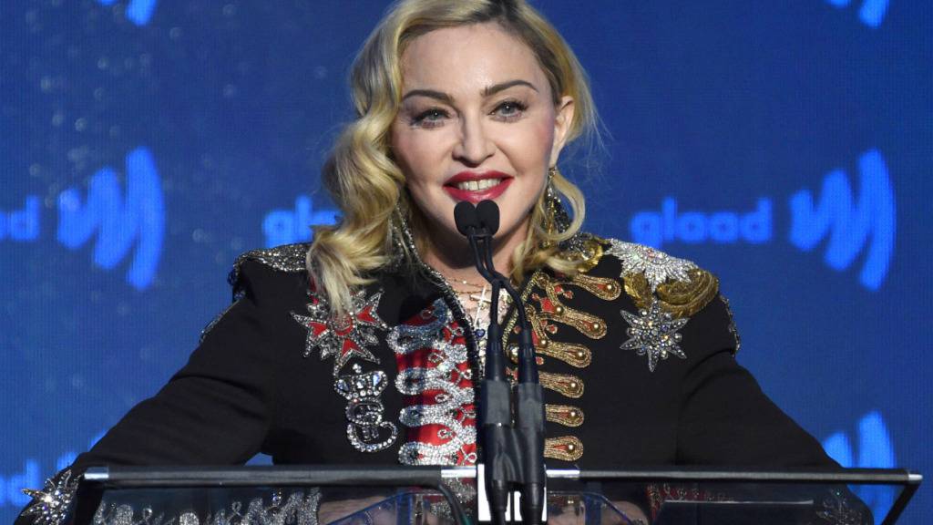ARCHIV - Madonna, US-amerikanische Sängerin, nimmt den «Advocate for Change-Award» bei den 30. jährlichen GLAAD Media Awards entgegen. Foto: Evan Agostini/Invision/dpa