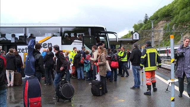 Erdrutsch legt Zugverkehr zwischen Bern und Fribourg lahm