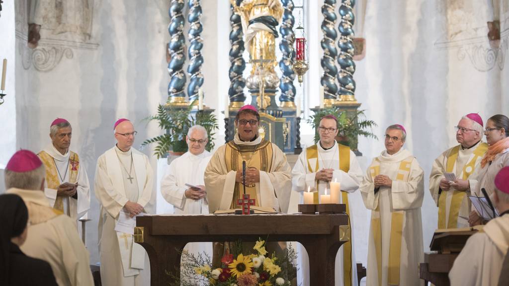 «Haltet euch an die Regeln» – stellen sich Schweizer Bischöfe gegen den Papst?