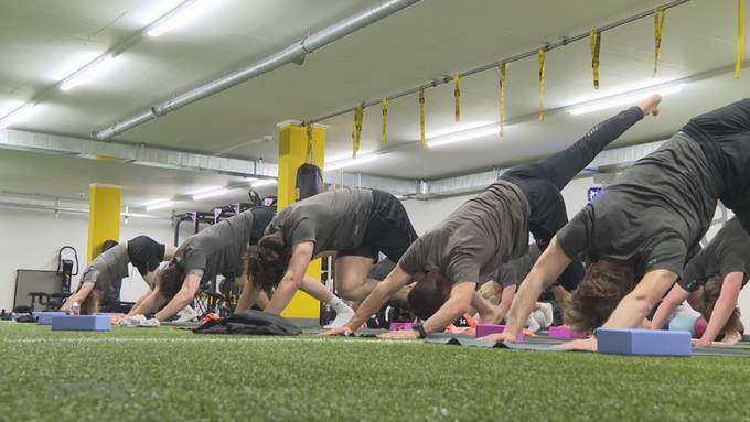 Yoga und Pilates: SCB-Spieler trainieren Beweglichkeit und Gleichgewicht