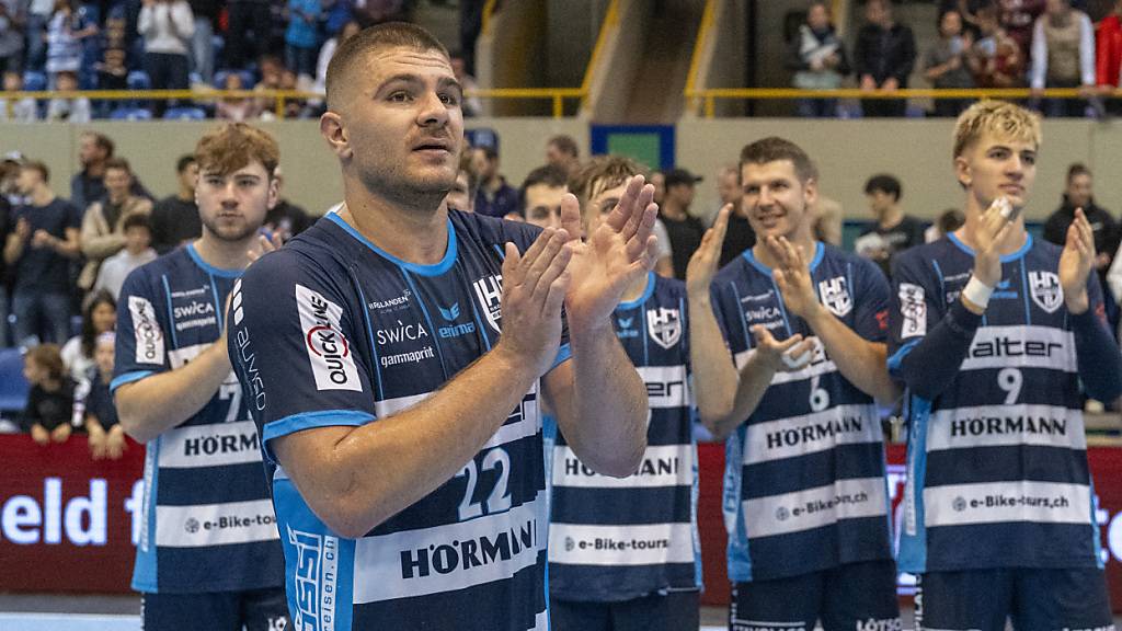 Verdienter Applaus der Heimfans und Teamkollegen: Marin Sipic (li.) war mit neun Toren der Matchwinner