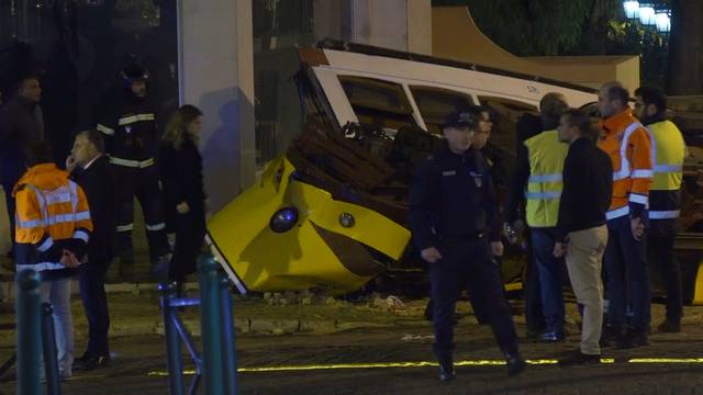 Tram entgleist – 28 Verletzte