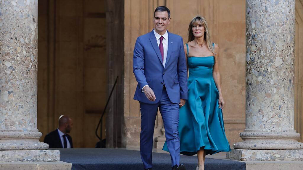 ARCHIV - Pedro Sánchez und seine Ehefrau Begoña Gómez. Foto: Álex Cámara/EUROPA PRESS/dpa