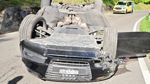 Auto überschlägt sich in Schmerikon SG - zwei Verletzte