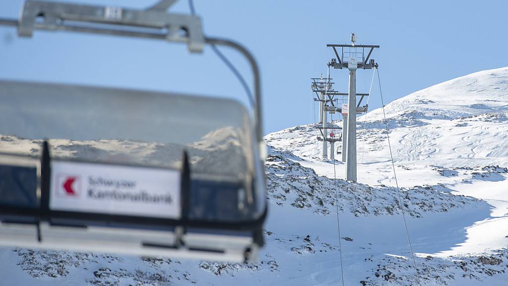 Die Gondeln auf dem Stoos bleiben leer: Der Kanton Schwyz schliesst die Skigebiete wegen der Corona-Pandemie. (Archivbild)