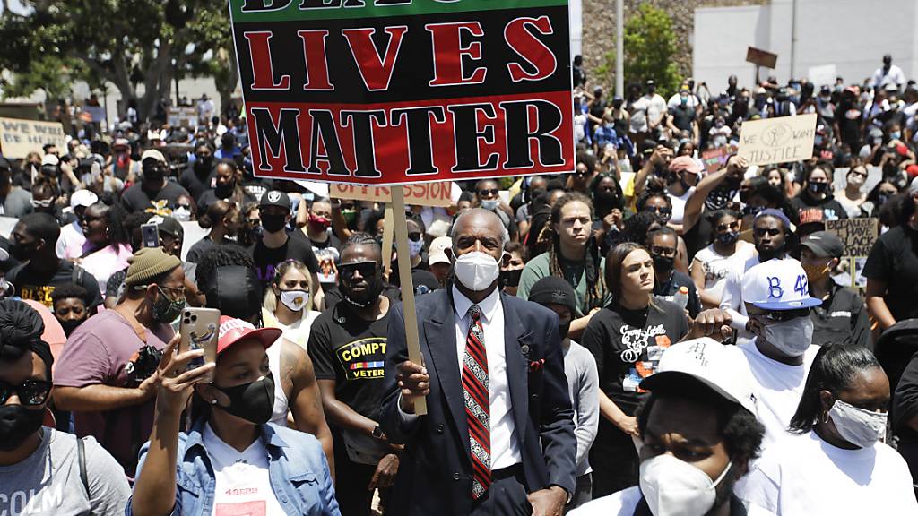 Der Tod des Afroamerikaners George Floyd löste in den ganzen USA Proteste aus. (Foto: Marcio Jose Sanchez / AP/KEYSTONE-SDA)
