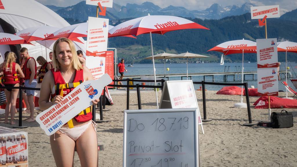 Karin aus Hildisrieden gewinnt die Private Session des Rivella Water Splash im Lido Luzern.