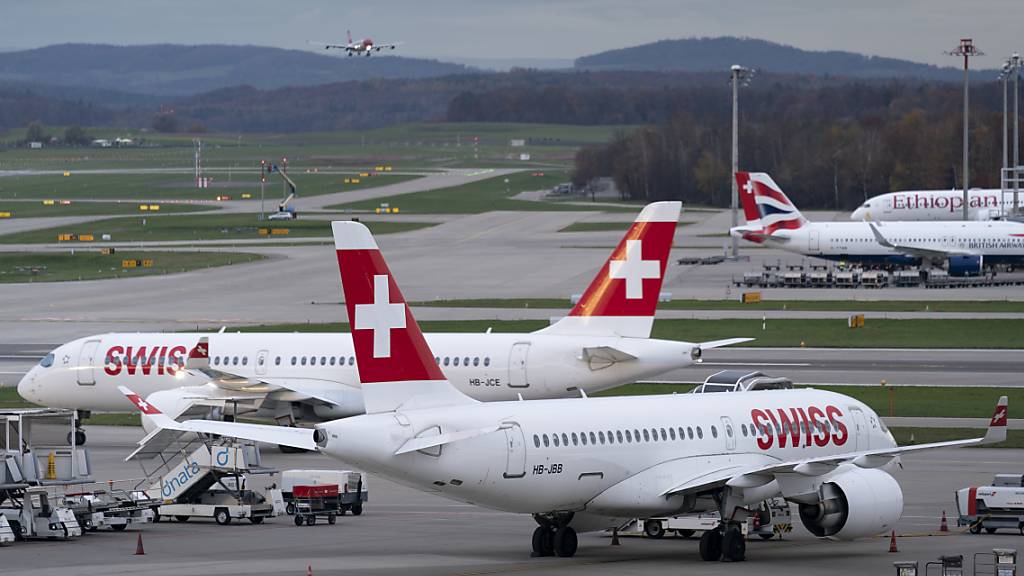 Die Swiss hat den Ansturm über die Festtage laut eigenen Angaben gut bewältigt. Insgesamt beförderte die Airline vom 22. Dezember bis zum 2. Januar 547'000 Passagiere.(Archivbild)