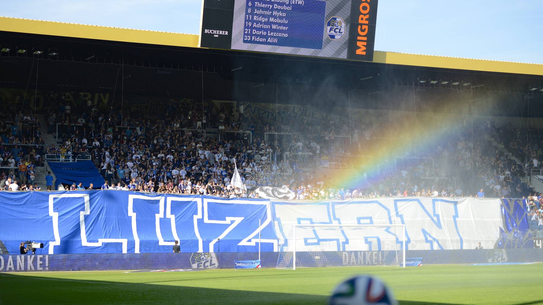 Ab auf die FCL-Fanbank beim Spiel gegen Basel