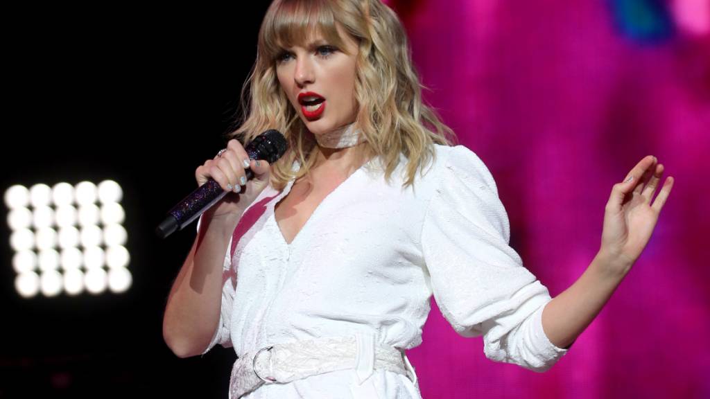 ARCHIV - US-Sängerin Taylor Swift tritt beim Capital's Jingle Bell Ball in der O2 Arena auf. Swift hat kurzfristig eine neue Platte angekündigt. Foto: Isabel Infantes/PA Wire/dpa