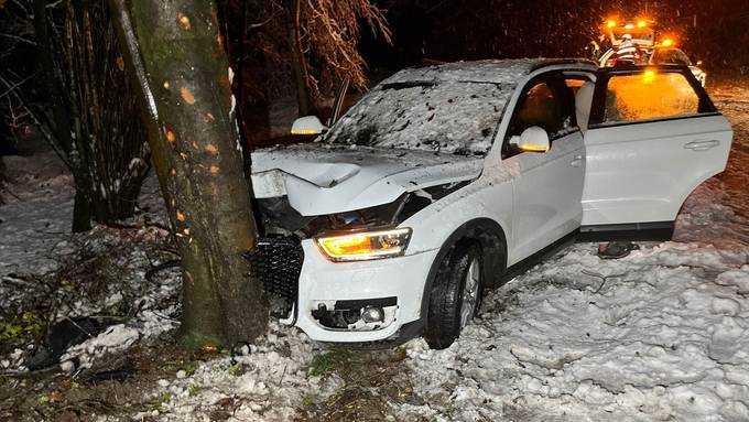 Auto prallt in Fulenbach in einen Baum – Beifahrerin leicht verletzt