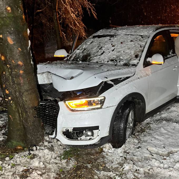 Auto prallt in Fulenbach in einen Baum – Beifahrerin leicht verletzt