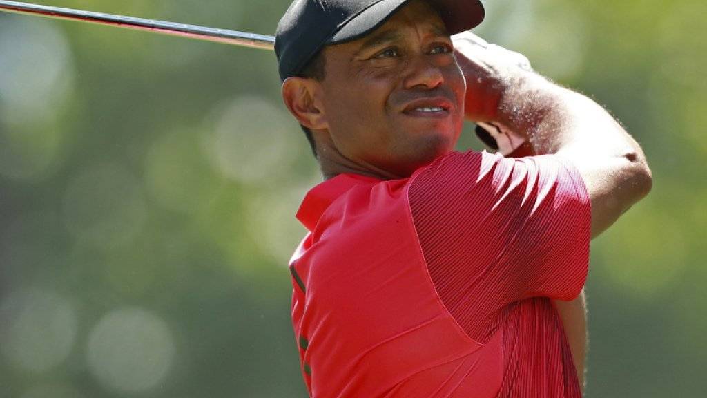 Auch mit seinem legendären roten Leibchen der Schlussrunde konnte Tiger Woods nicht zuschlagen