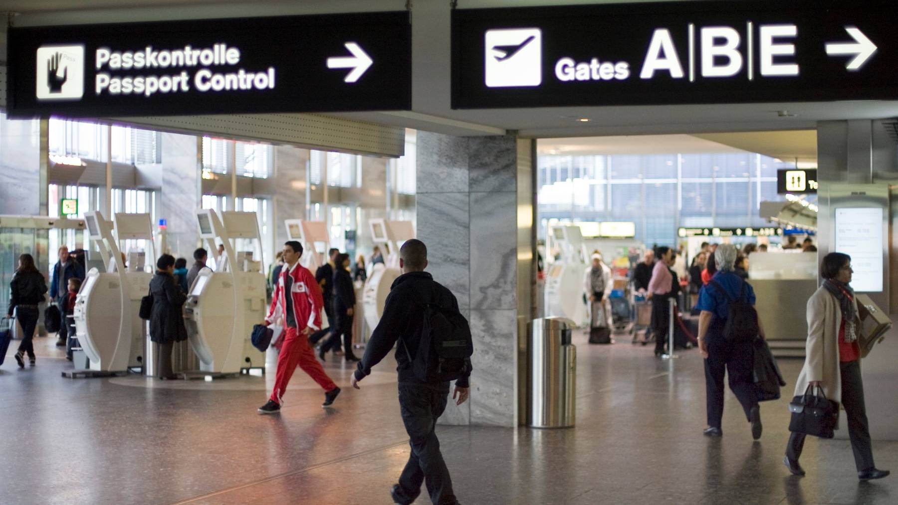 Die Einreisesperre gilt nicht nur an den Landesgrenzen, sondern auch am Flughafen Zürich. (Symbolbild)