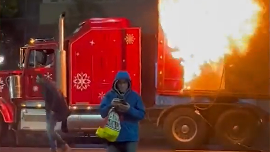 Coca-Cola-Weihnachtstruck geht in Flammen auf
