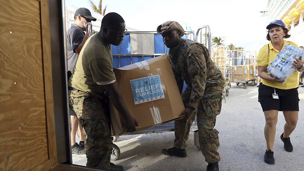 Nach der Ankunft von Hurrikan «Dorian» auf den Bahamas brauchen die Überlebenden Hilfe. Die Uno haben Tausende Mahlzeiten angeliefert.