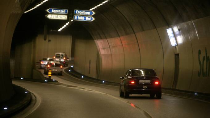 Bub (6) rennt seinem Vater davon – Polizei schnappt ihn in Autobahntunnel