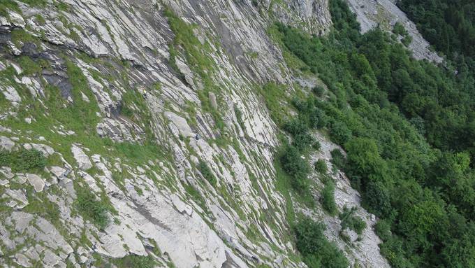 Wanderer stürzt Felswand hinab und stirbt