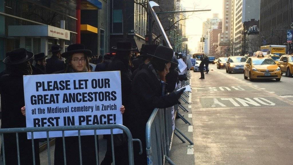 In New York protestieren Juden gegen Ausbaupläne des Zürcher Kunsthauses. (Bild Roman Elsener)