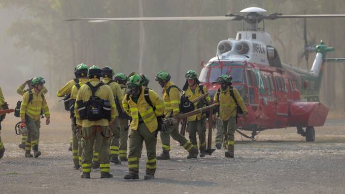 Feuerwehr rettet über 3000 Menschen vor Brand in Andalusien