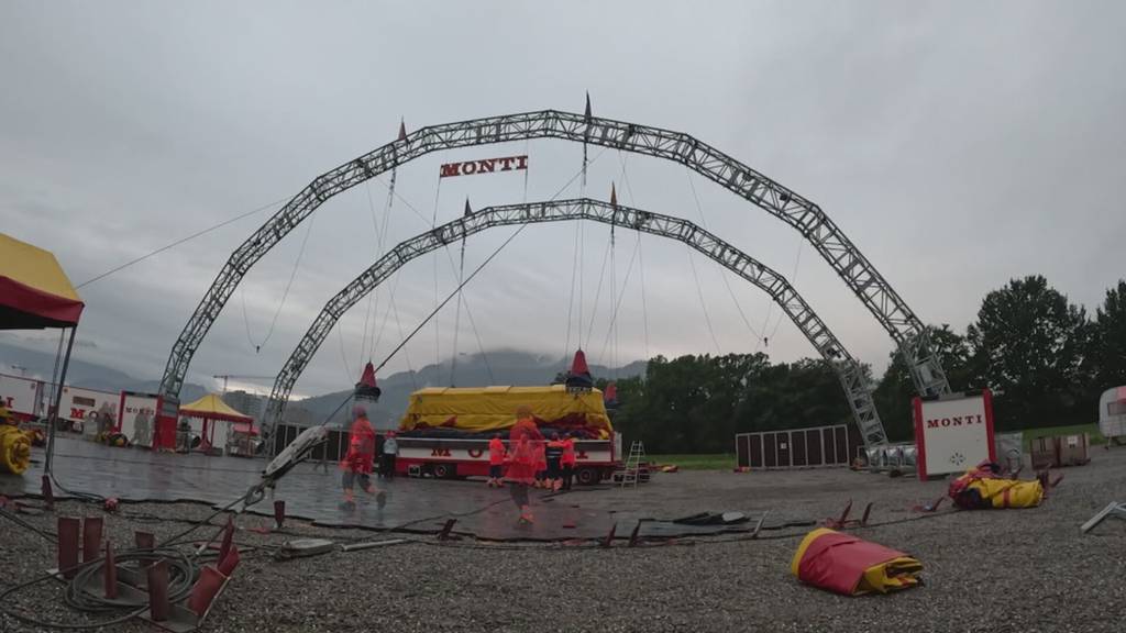 40 Jahre Circus Monti: Aufbauarbeiten in Luzern