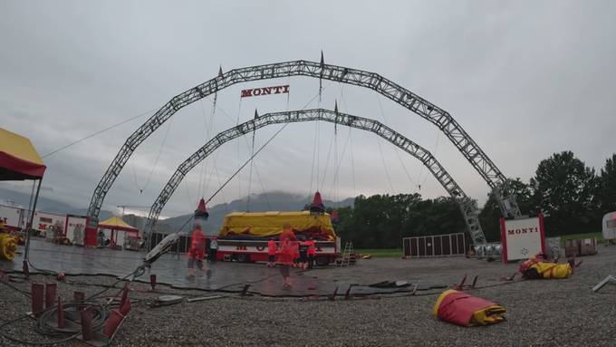 40 Jahre Circus Monti: Aufbauarbeiten in Luzern