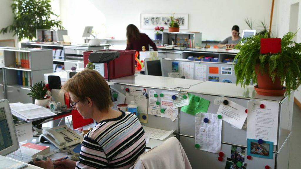 62'000 Personen arbeiten an Schweizer Hochschulen, eine pro vier Studierende. Die Personalkosten machen zwei Drittel des Aufwands im tertiären Bildungssektor aus. (Symbolbild)