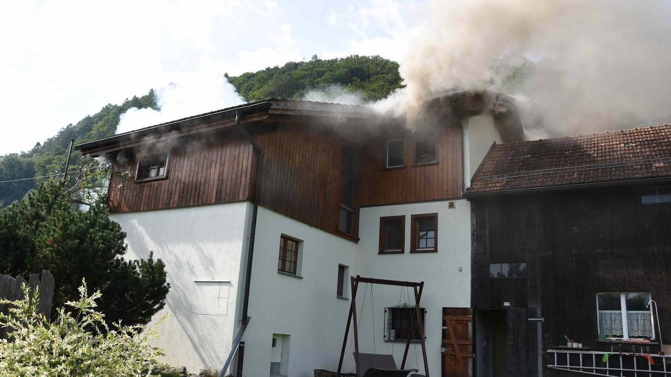 Beim Brand des Hauses entstanden 100'000 Franken Schaden.