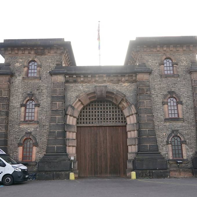 Beim Sex mit Häftling gefilmt: Wärterin in England angeklagt