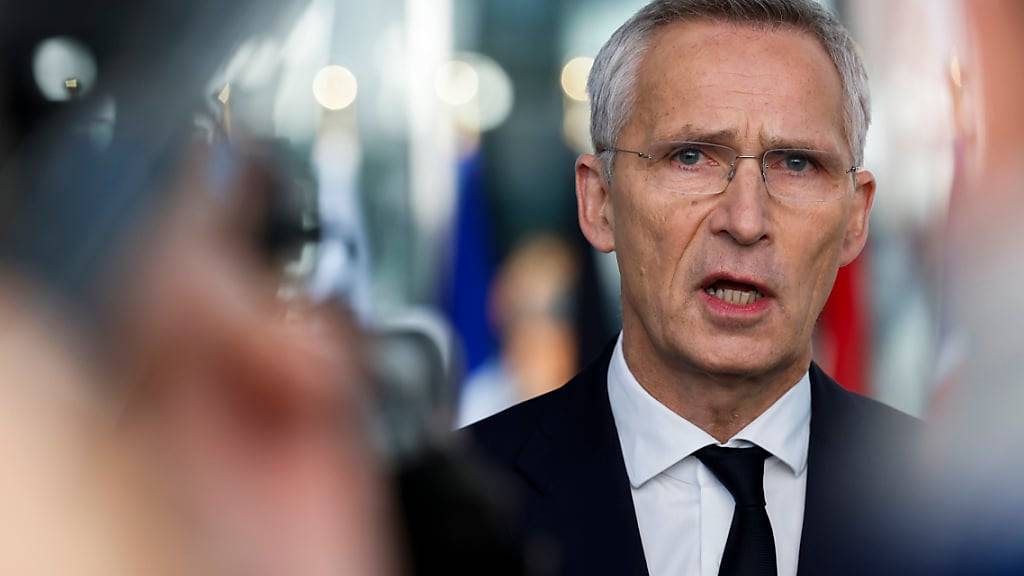 dpatopbilder - Nato-Generalsekretär Jens Stoltenberg hat bei einem Außenministertreffen des Militärbündnisses Durchhaltevermögen bei der Unterstützung für die Ukraine gefordert. Foto: Geert Vanden Wijngaert/AP/dpa