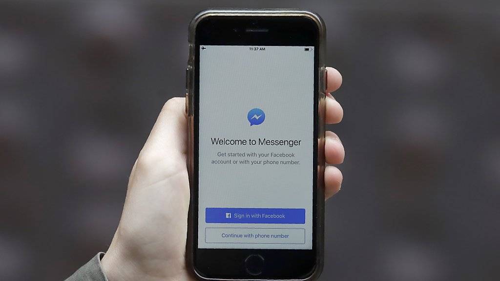 Facebook liess Mitarbeiter Aufnahmen von Nutzern aus dem Chatdienst Messenger anhören und abtippen. Eine ähnliche Praxis herrschte auch bei Amazon, Apple und Google. (Symbolbild)