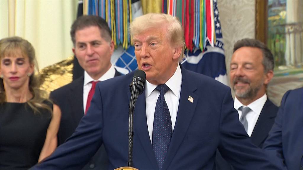 Rote Karte gegen US-Stürmer: Trump gibt Anruf bei Infantino zu