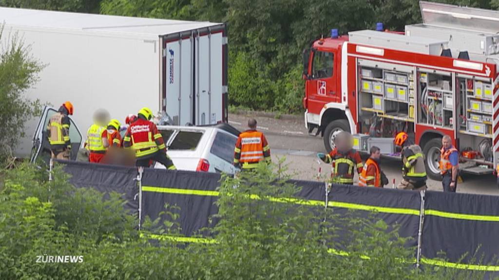 Person stirbt bei schwerem Unfall auf A2