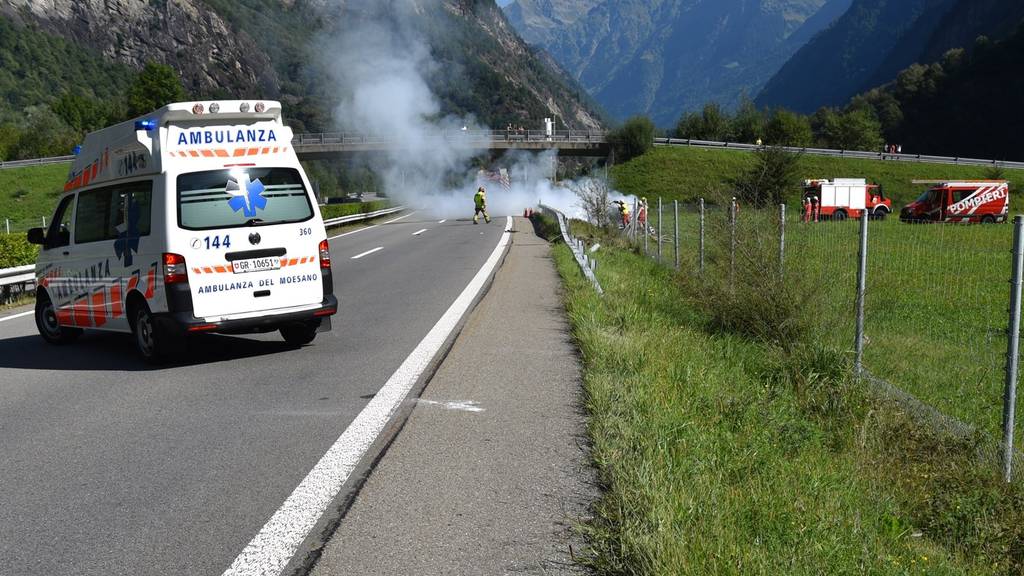 Feuerwehr und Rettungsdienst waren bei dem Selbstunfall im Einsatz.