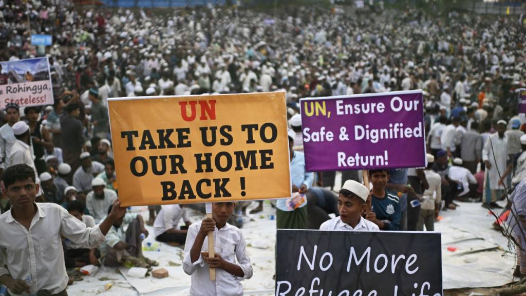 Bootsunfälle mit über 500 Flüchtlingen vor Myanmar befürchtet