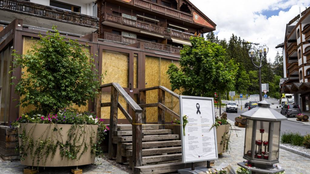 Blick auf den Eingang der Bar «Le Constellation» in Crans-Montana, wo am 1. Januar 41 Menschen ums Leben kamen und 115 weitere verletzt wurden. (Archivbild)