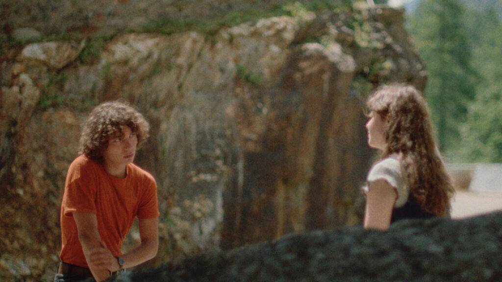 Ein Tessiner Sommer zum Verlieben: Im Film «Becaària» begegnet der Protagonist Mario die Bauerntochter Prisca - und lernt so einiges über das Leben.