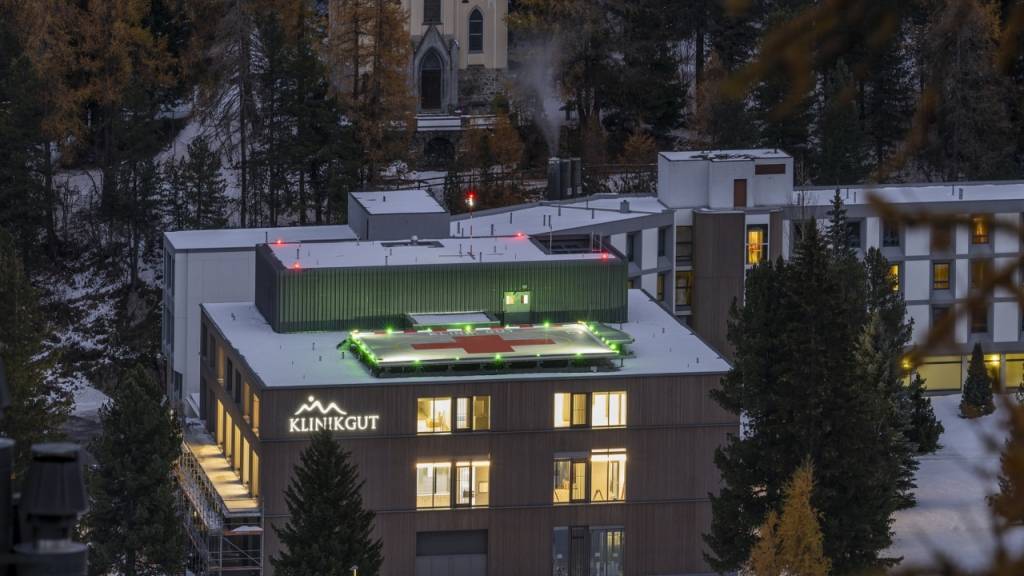 Der Neubau der Klinik Gut im Kurpark von St. Moritz verfügt über eine Notfallstation, eine ambulante Tagesklinik, zwei Operationssäle und eine Bettenstation mit 24 Plätzen.