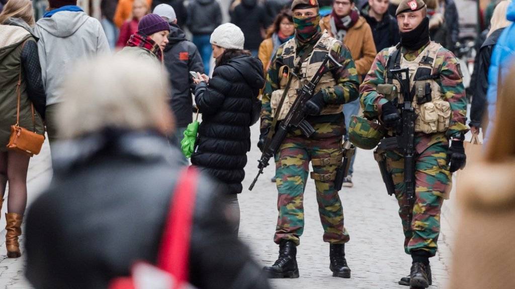 Sicherheitskräfte im Zentrum von Brüssel: Die Behörden sehen eine unmittelbare Anschlagsgefahr für die belgische Hauptstadt.