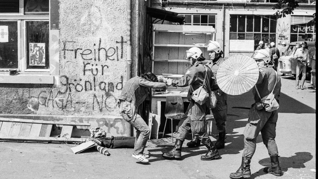 Razzia in einem gesellschaftlichen Klima, das die Bewegten an Packeis denken lässt: Autonomes Jugendzentrum (AJZ) in Zürich, 1980.