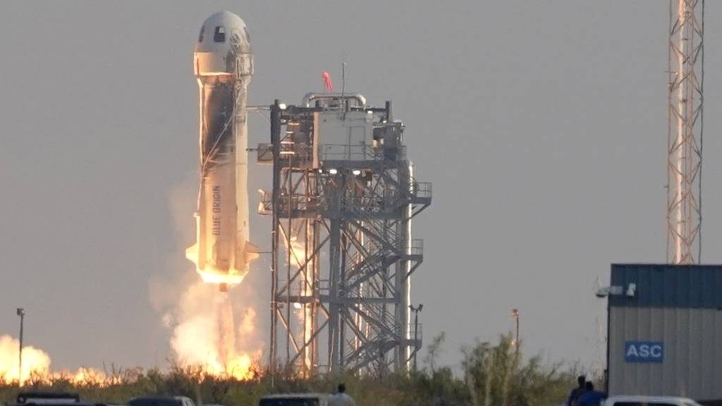 ARCHIV - Der eigentlich für Donnerstag angesetzte Weltraumflug der «New-Shepard»-Rakete von Jeff Bezos Firma Blue Origin wurde erneut verschoben. Foto: Tony Gutierrez/AP/dpa