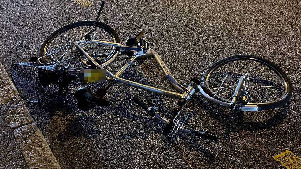 E-Bike-Lenker prallt mit Auto zusammen und wird schwer verletzt